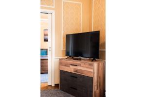 City Centre Open View Apartment by BookingHost