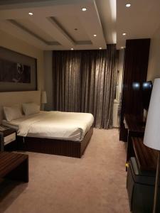 Clowzer Hotel