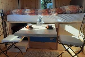 Zirkuswagen Glamping für 2 mit Veranda Küche Netflix Parken und Hofladen