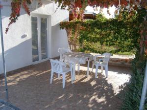 Apartments Mirko-100m from beach