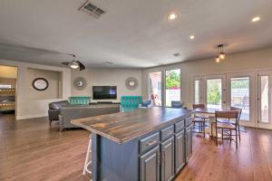 2 Mi to South Mtn Park! Snowbird Retreat with Patio