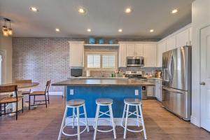 2 Mi to South Mtn Park! Snowbird Retreat with Patio