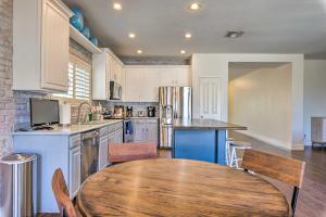 2 Mi to South Mtn Park! Snowbird Retreat with Patio