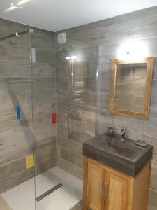 Appartements Le Repaire des Loups - Appart neuf 12 pers 4 chambres - location a la semaine : photos des chambres