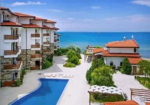 Robinson Beach Apartments - Елените