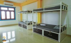 Yaarl Hostels