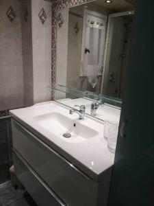 Villa Jasmin, bas de villa, à 10 min de Cannes, piscine privée