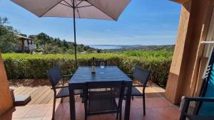 Les ISSAMBRES appart 6 pers grande terrasse superbe vue mer et golfe de saint Tropez, piscine