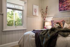 Albert Cottage - charming miners cottage in town