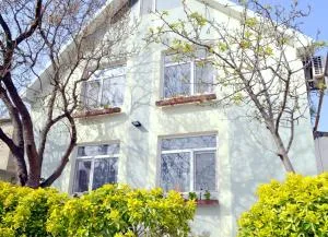 Garden Cottage near Beach, Airport - Shagan