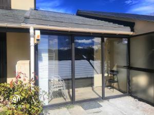 LES FONTANILLES odeillo chalet 60 WIFI & PARKING gratuit exposé plein sud & plein pied , draps & serviettes de toilettes non inclus, sabanas y toallas no incluidos