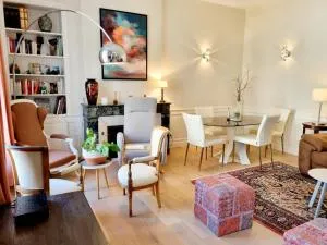 Face à l'hôtel de ville grand et lumineux appartement - Dirac