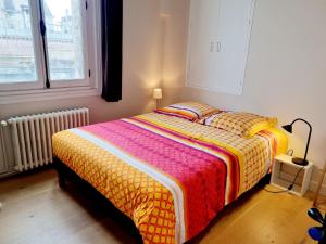 Face à lhôtel de ville grand et lumineux appartement