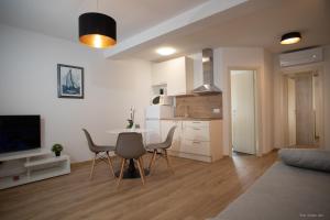 Apartments and Rooms Luan