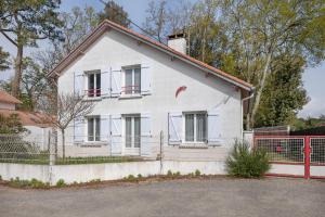 Maisons de vacances Une grande villa dans les pins, entre Loire et Ocean : Maison 5 Chambres