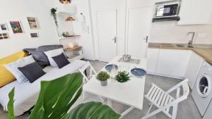 Appartements MaxBnb - Studio Cozy - WiFi Fibre - 10 min a pied Gare -3- : photos des chambres