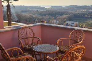 Apartment Nikola for 4 Persons in Mugeba country side with sea view 