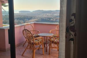 Apartment Nikola for 4 Persons in Mugeba country side with sea view 