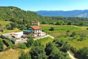 Apartment Mirella for 6 Persons located in central Istria - Boljun