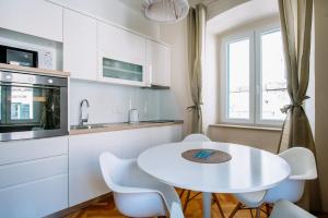 AMOROZO APARTMENTS by DuHomes