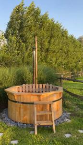 Logie Marie with hottub in the garden