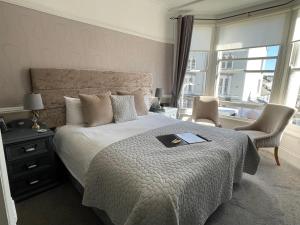 Deluxe Super-King-Size Room room in Lynton House
