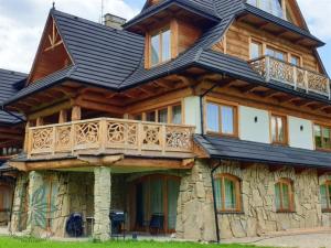 Cozy Apartment in Kościelisko with Mountain View