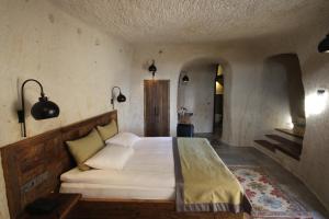 1811 Cave Hotel