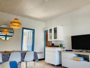 Maisons de vacances Villa MIGNON avec studio dans jardin clos a 250 m de la plage : photos des chambres