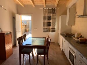 Agradable casa con chimenea y patio totalmente privado