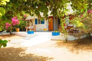 KASA HIBISCUS à 50 M DE LA PLAGE - Kafountine