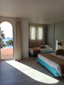 Hotels Hotel Restaurant Miramar L'orchidee : Chambre Triple Confort avec Vue sur Mer 