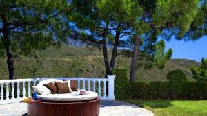 Paradisiacal Villa in Benahavís with Jacuzzi and Private Pool