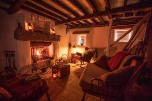 Thistle Thatch Cottage and Hot Tub - Mourne Mountains