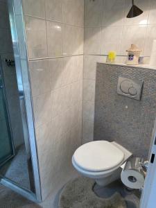 Haus Adler - Komplettes Ferienhaus am Badesee