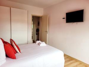 AMPLIO PISO LUMINOSO CERCA DEL CAMINO Y CATEDRAL C3