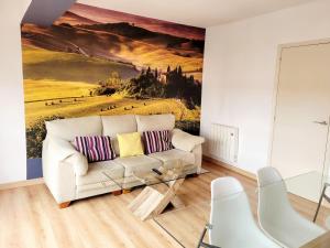 AMPLIO PISO LUMINOSO CERCA DEL CAMINO Y CATEDRAL C3