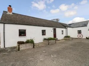 Hill Top Farm Cottage - Robeston Wathen