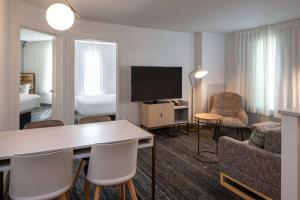 Two Bedroom Suite  with Two Queen Beds room in Sonesta Simply Suites Falls Church