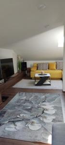 Мансардна Никол