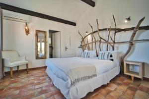 Double Room with Terrace room in Mas De Calabrun