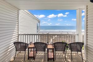 Bright and Sunny Condo with Stunning Oceanfront