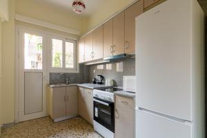 Bright and Spacious 2-bedroom Apartment in Athens