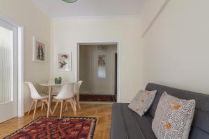 Bright and Spacious 2-bedroom Apartment in Athens