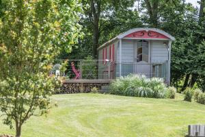 Maisons de vacances Locations - Domaine Le Coq Enchante : Bungalow avec Terrasse