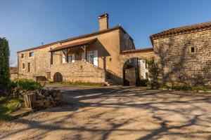 Maisons de vacances Le Clos du Prince, piscine privee : Maison de Vacances