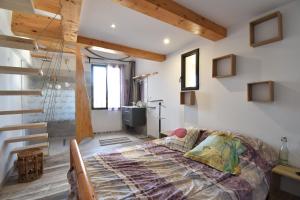 Appartements T2 vue canal et remparts d'Aigues Mortes : photos des chambres