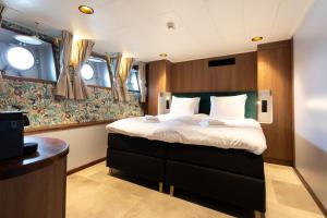 Hotelboot Koningin Emma I Kloeg Collection