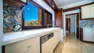 Grand Olympia,Luxury, spacious indoor&outdoor area