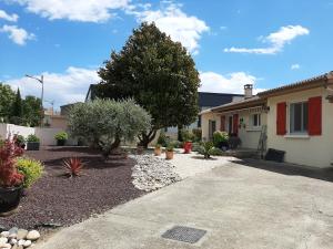 Appartements Gite du Soleil, climatise avec piscine chauffee d'avril a novembre, et jacuzzi : photos des chambres